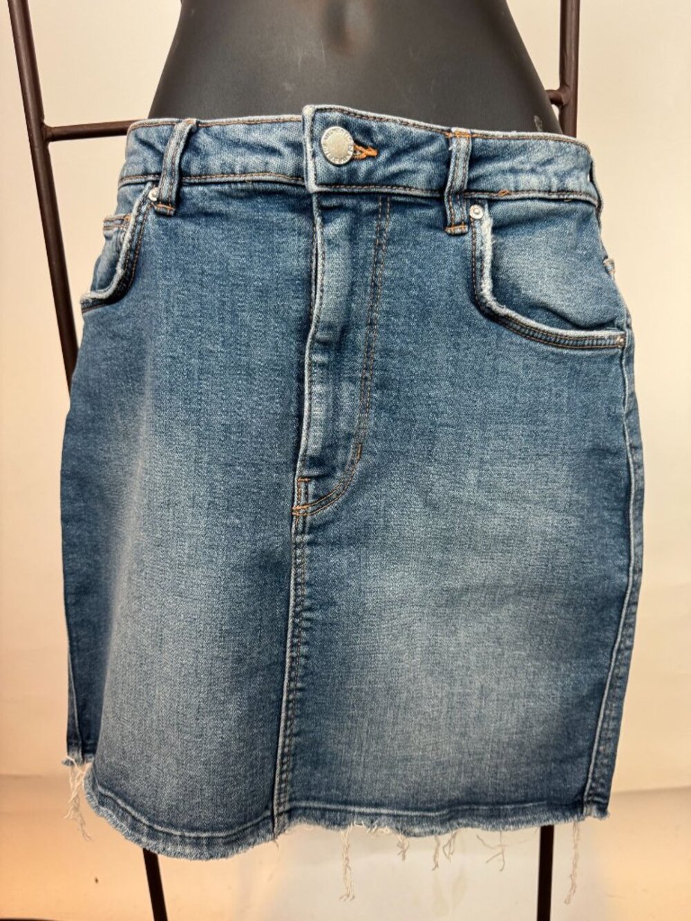 Zara Trafaluc Distressed Denim Skirt Authentic Quality Raw Hem EU 38 USA M